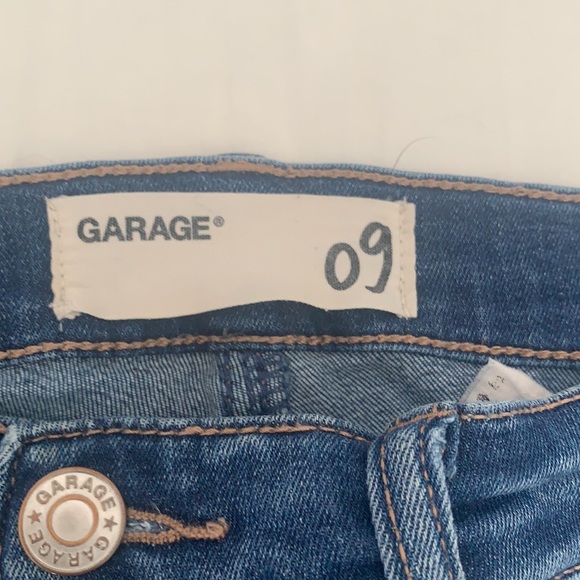 (2/25) Size 9 Garage High waisted Blue Jeans w/ deep fronts pockets - Picture 3 of 5